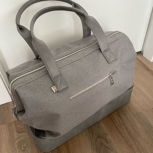 Beis “The Weekender” travel bag (highly rated)